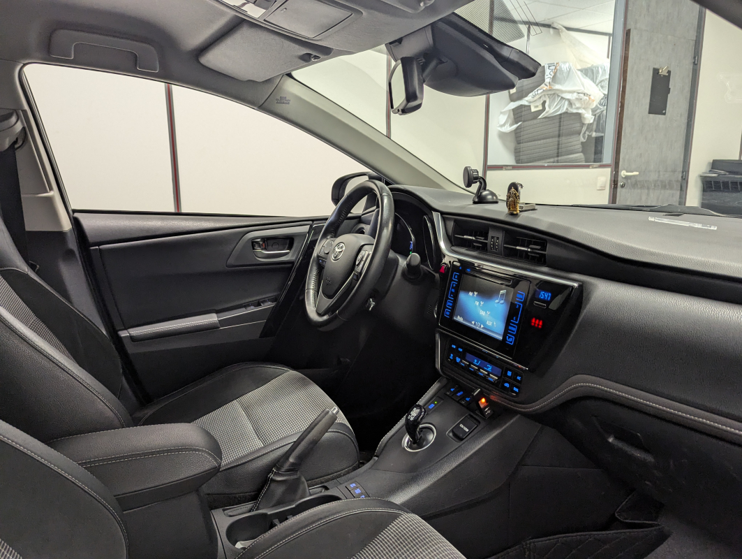 Toyota Auris — 13