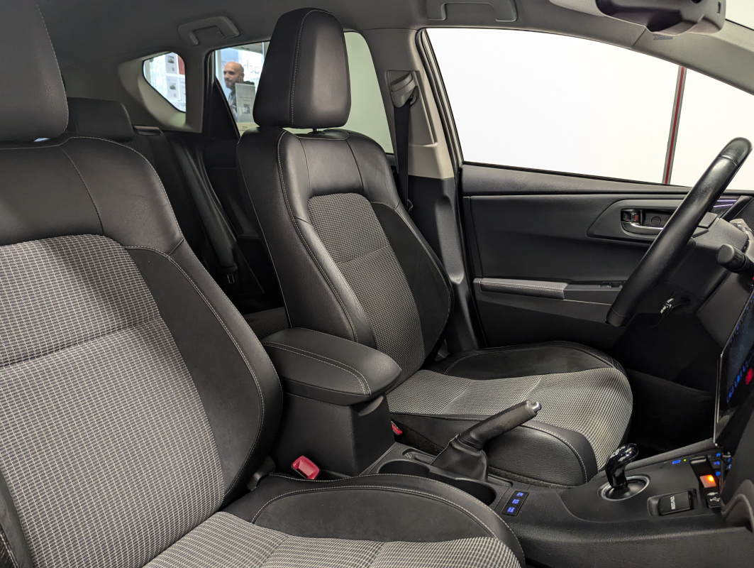 Toyota Auris — 14