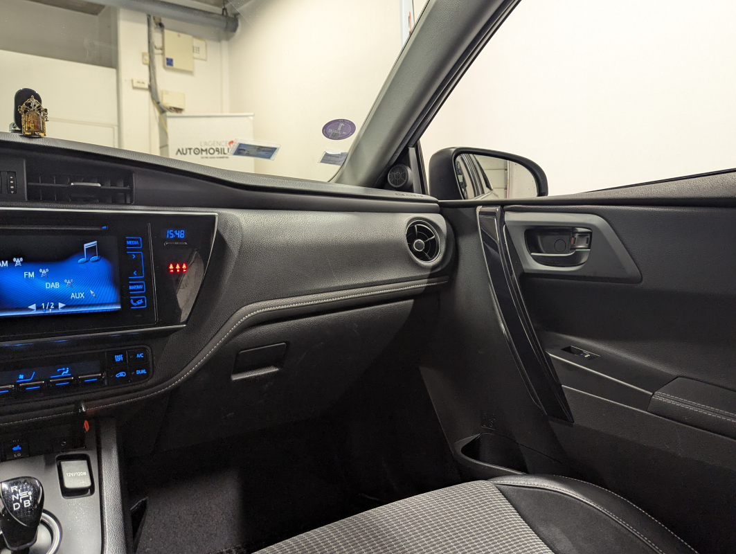 Toyota Auris — 15