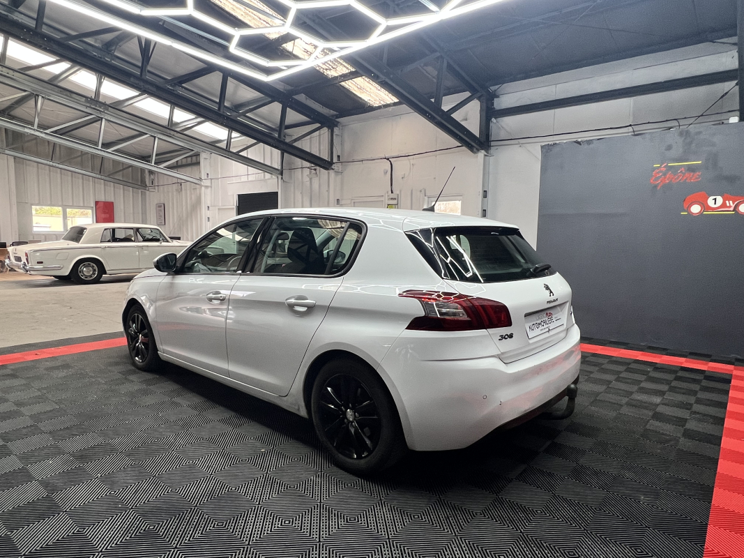 Peugeot 308 — 6