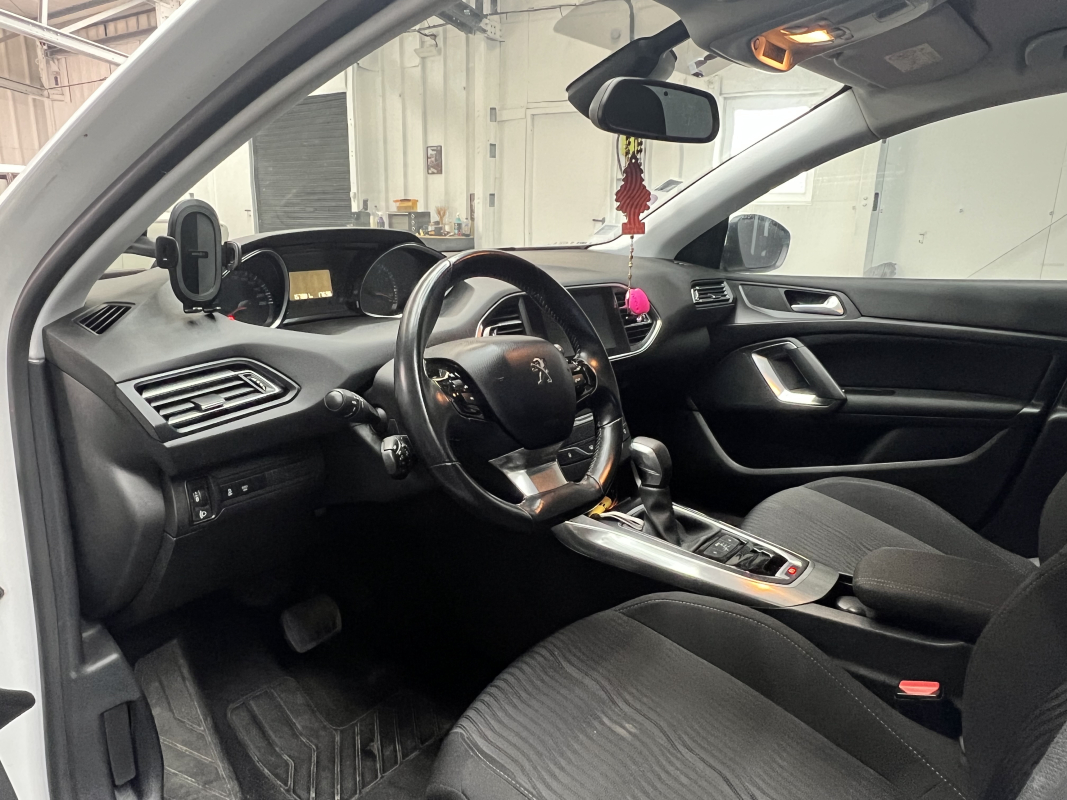 Peugeot 308 — 7