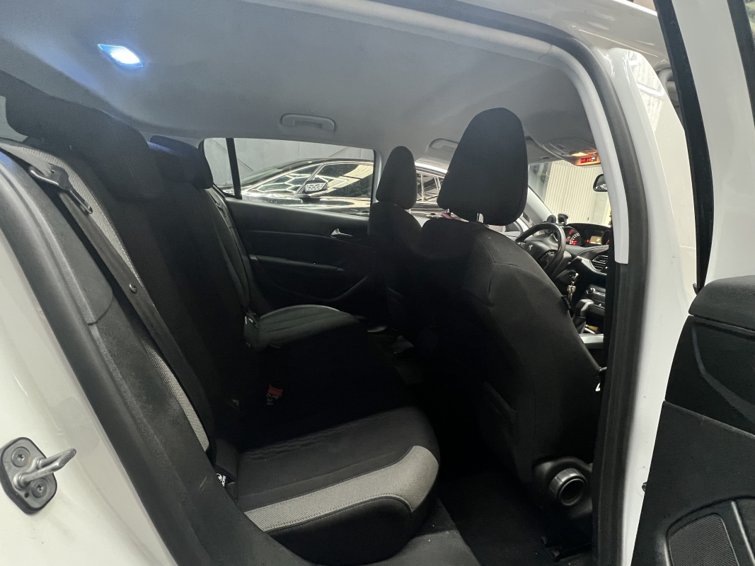 Peugeot 308 — 10