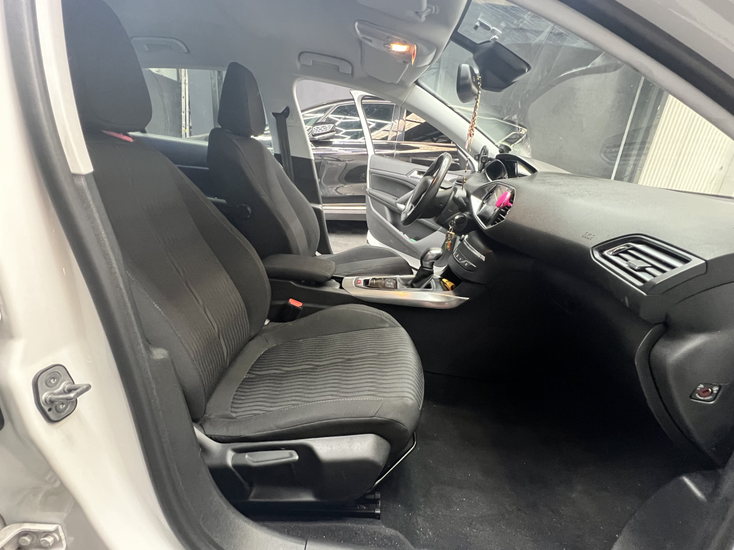 Peugeot 308 — 11