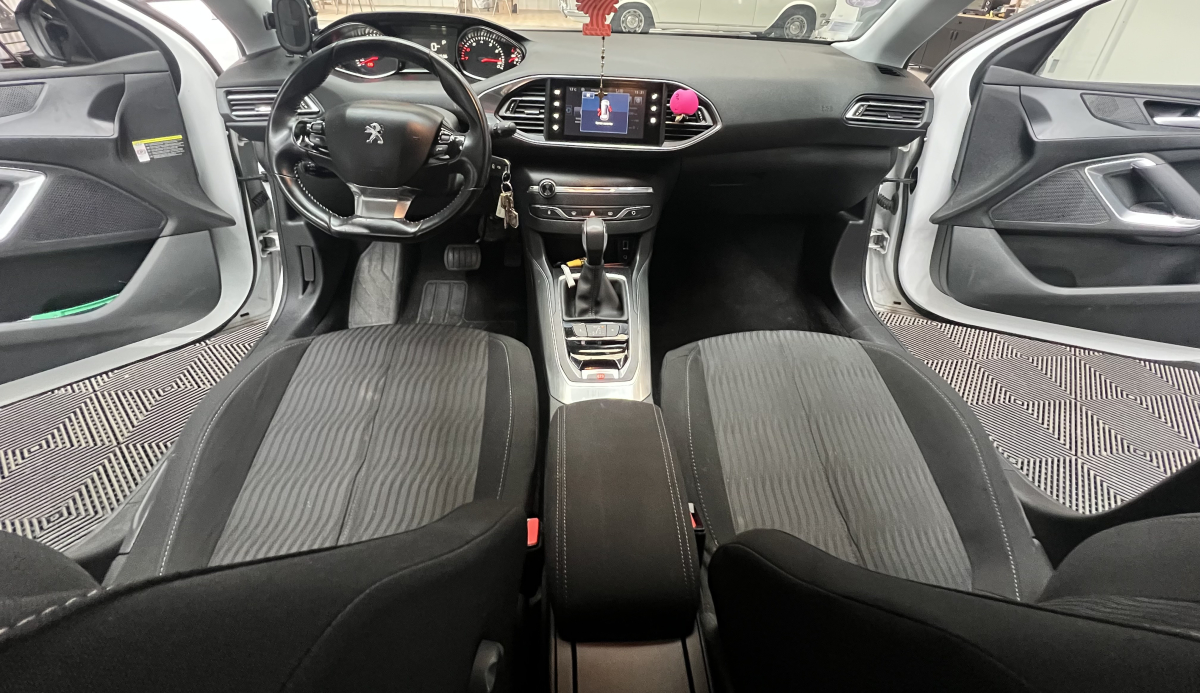 Peugeot 308 — 12