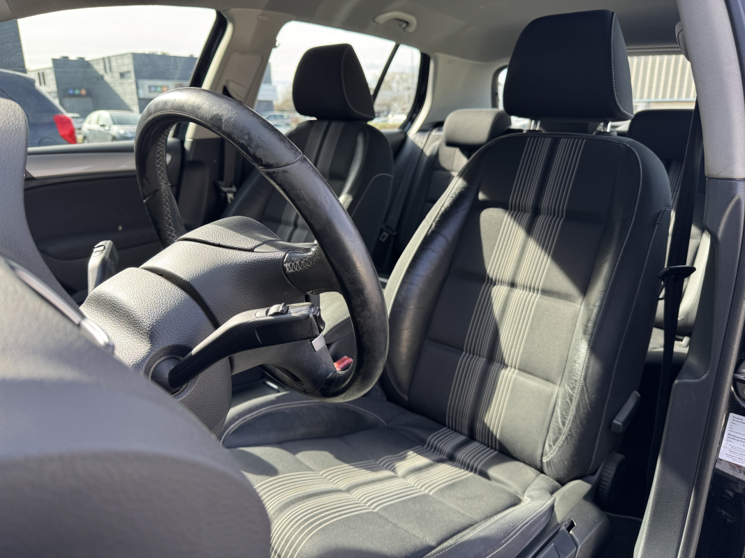 Volkswagen Golf — 7