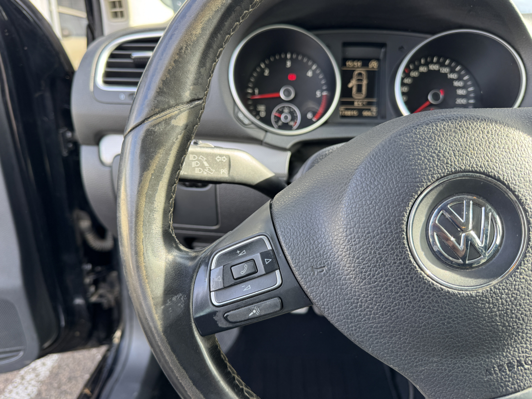 Volkswagen Golf — 9