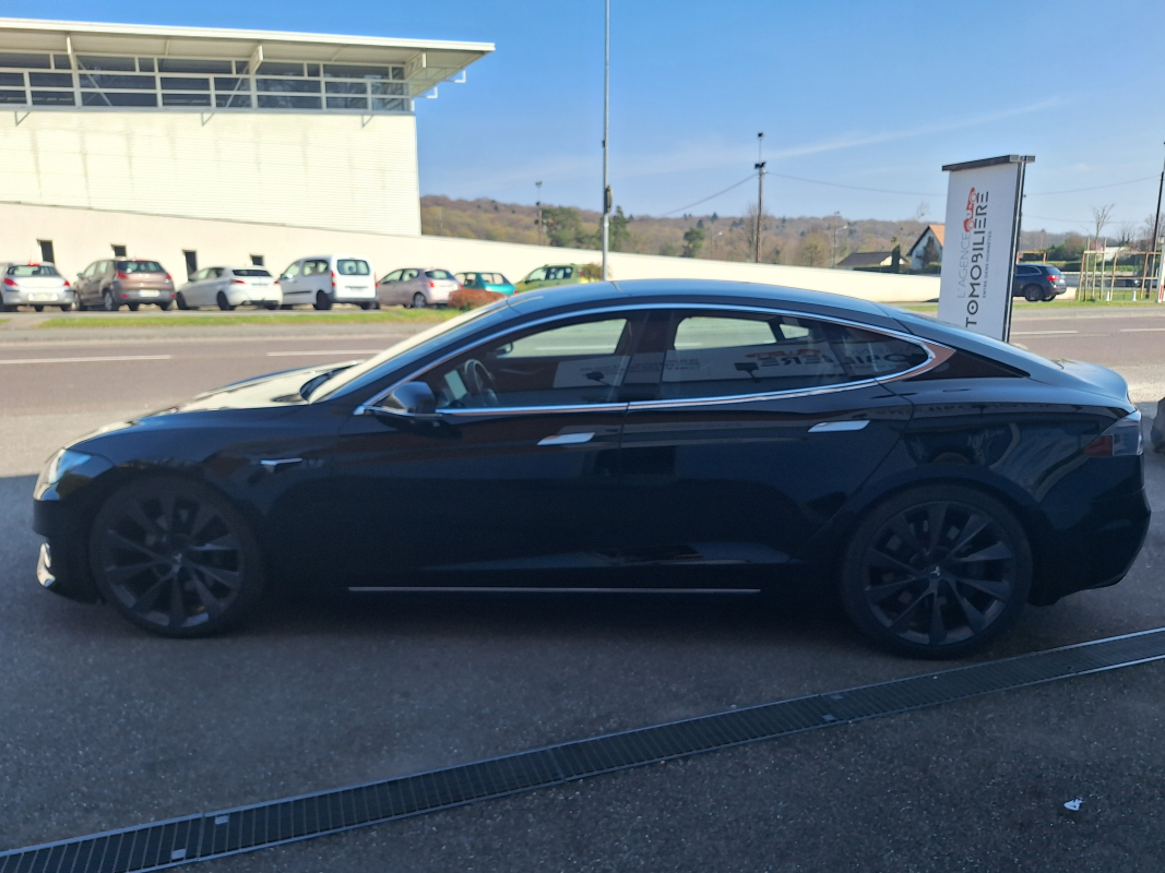 Tesla Model S — 4