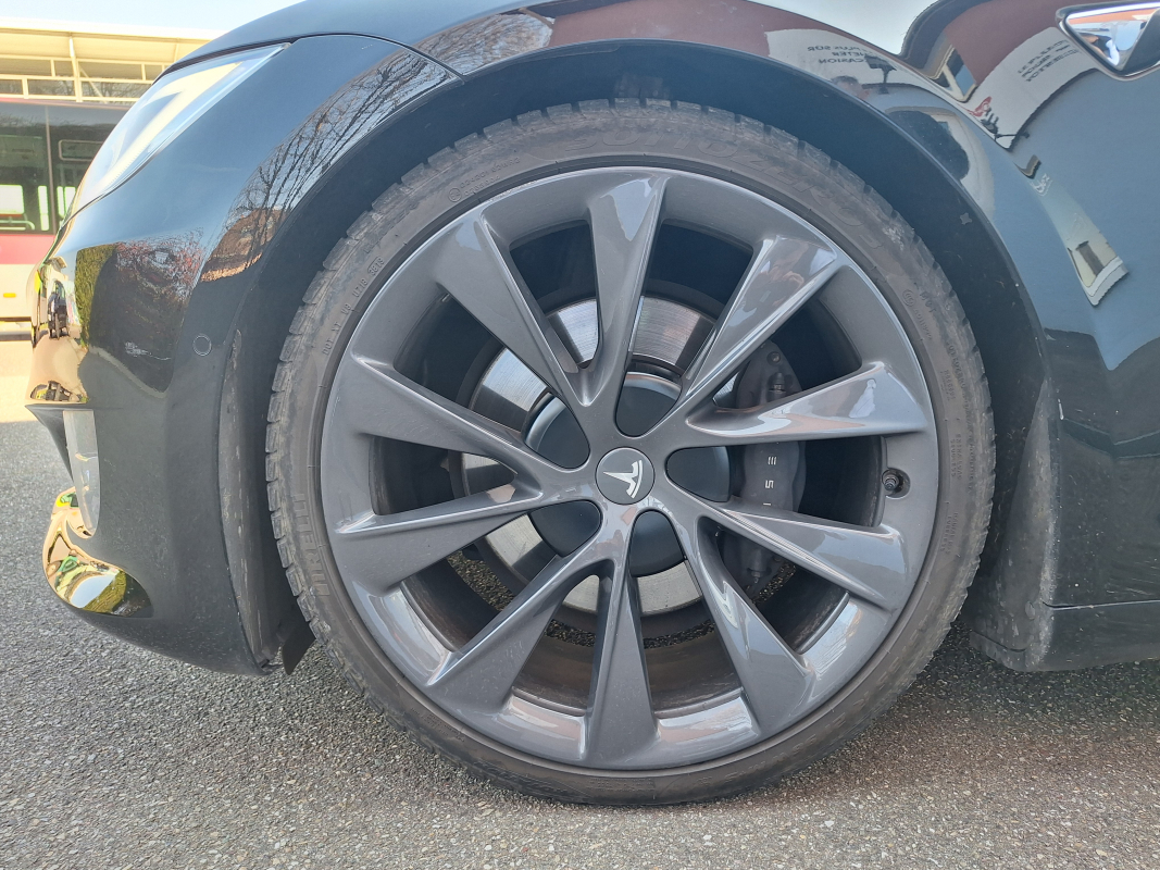Tesla Model S — 37