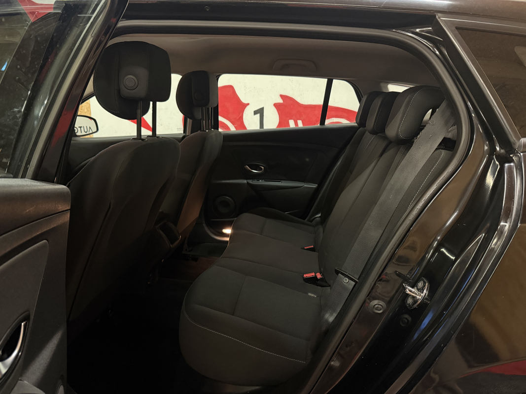 Renault Megane — 12