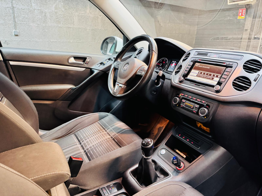 Volkswagen Tiguan — 11
