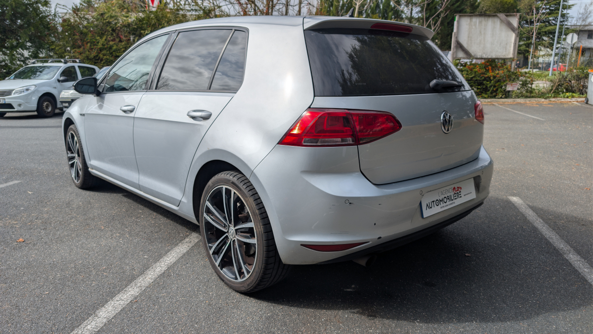 Volkswagen Golf — 5