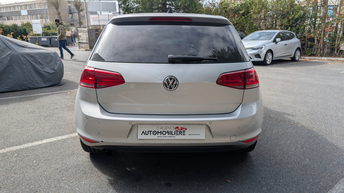 Volkswagen Golf — 6