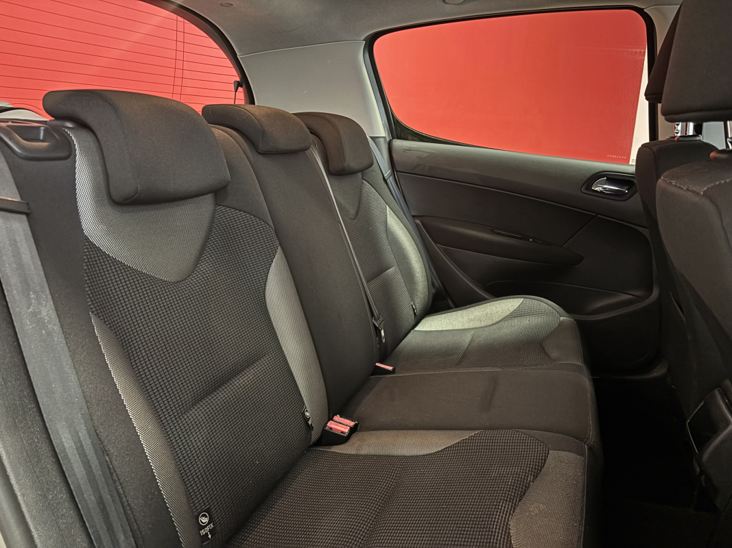 Peugeot 308 — 23