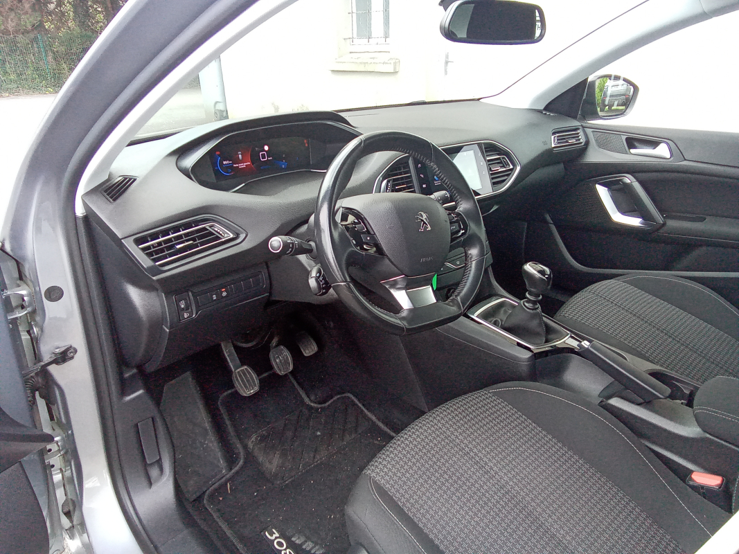 Peugeot 308 — 8