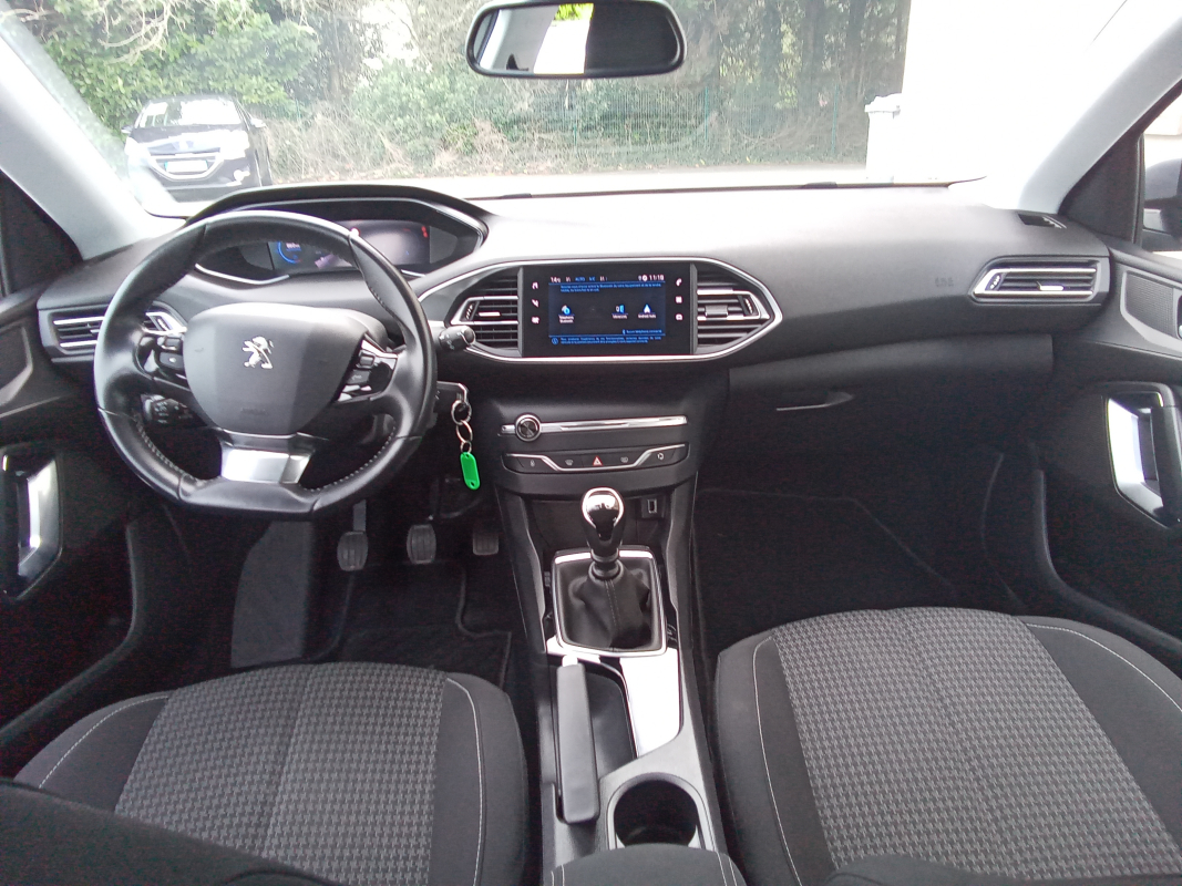Peugeot 308 — 9
