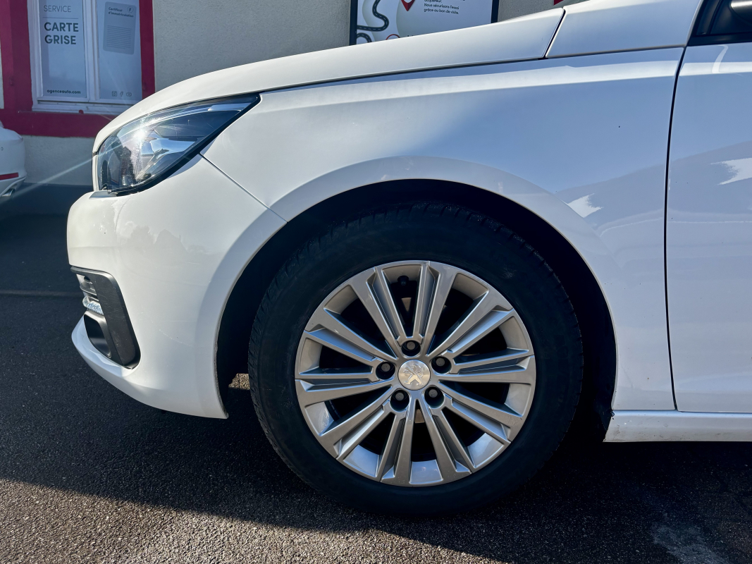 Peugeot 308 — 9
