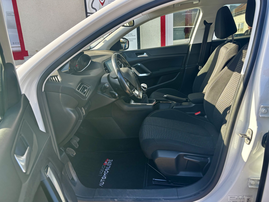Peugeot 308 — 12