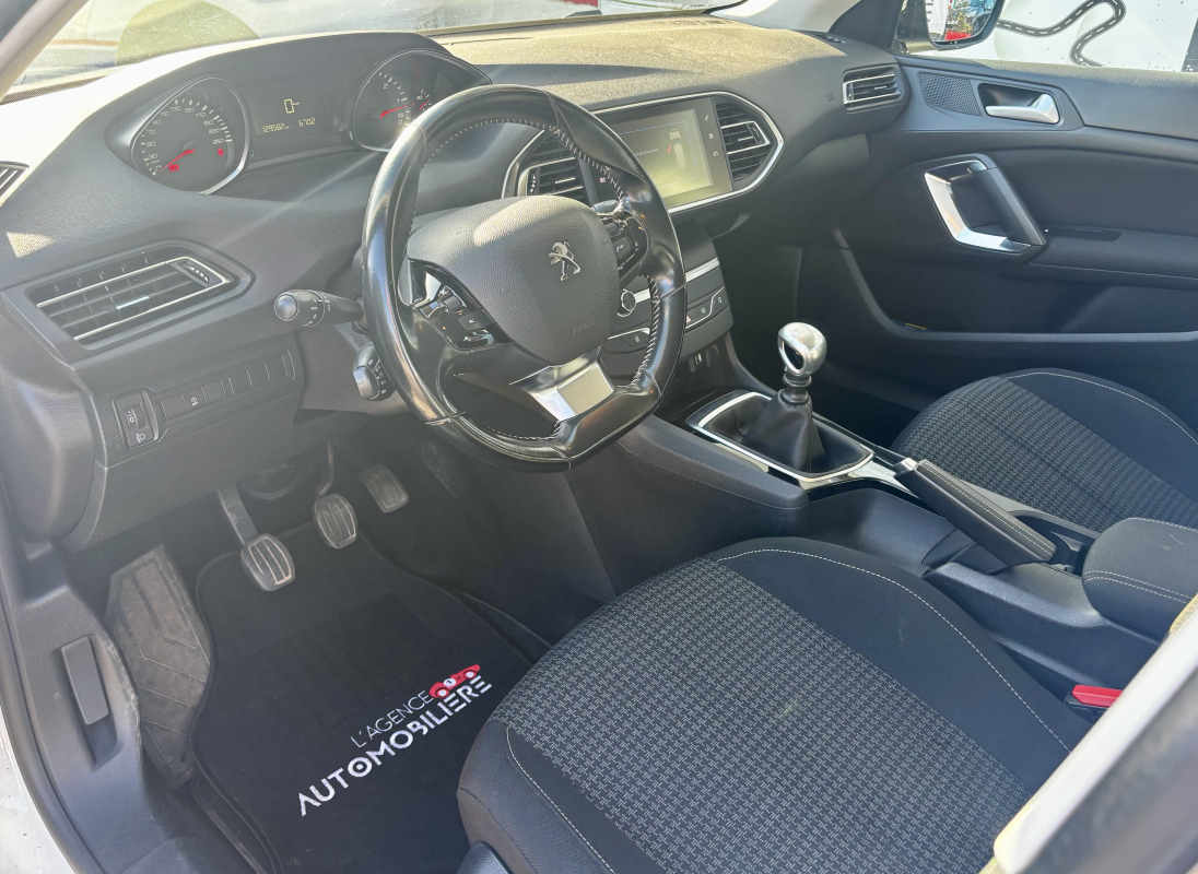 Peugeot 308 — 11