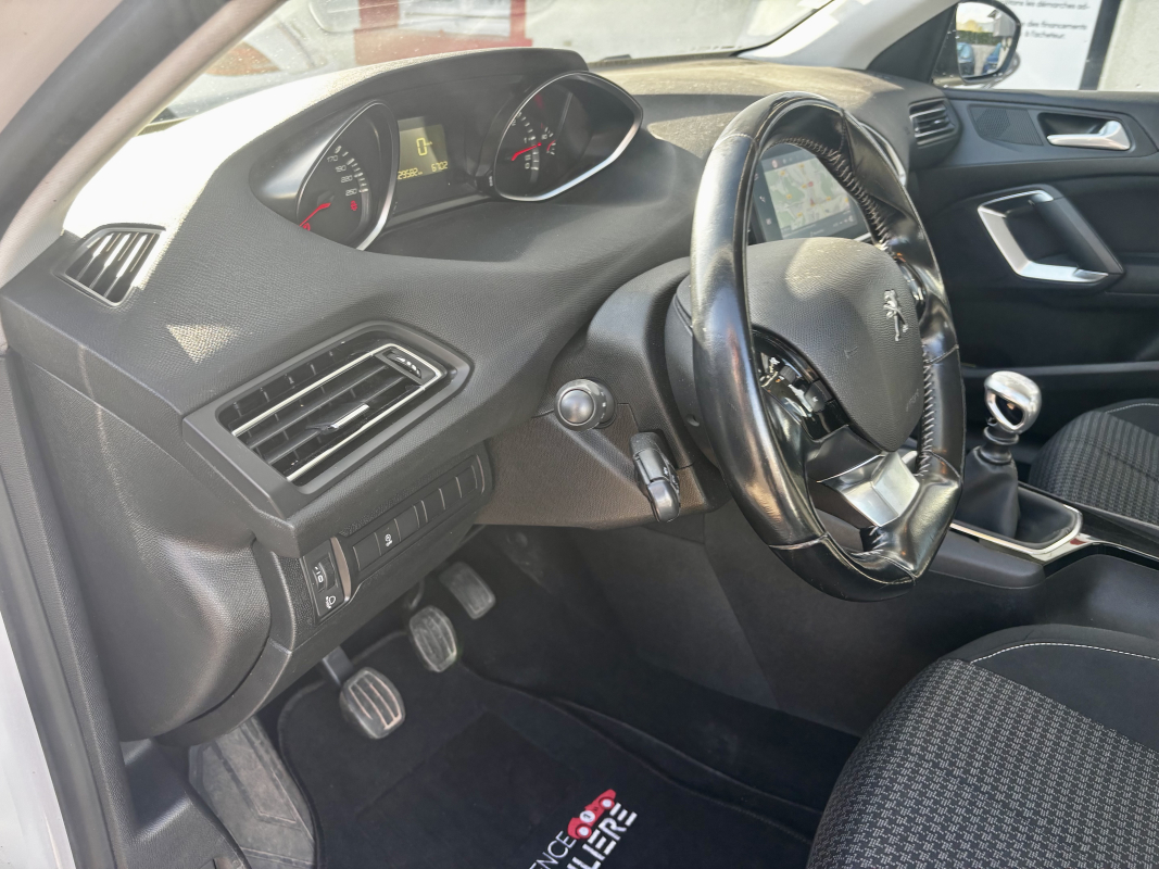 Peugeot 308 — 27