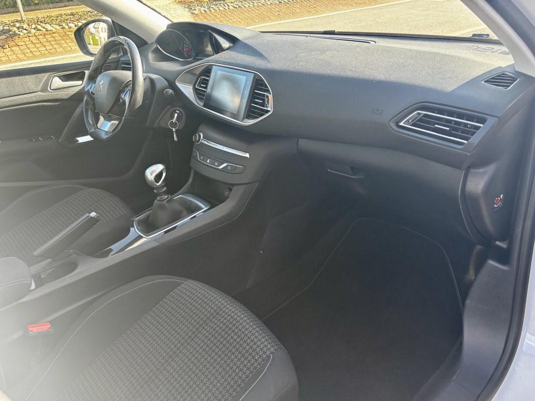 Peugeot 308 — 15