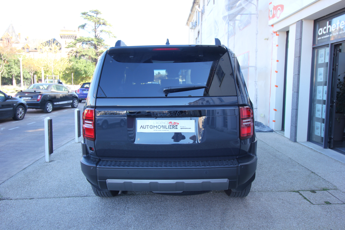 Toyota Land Cruiser — 4