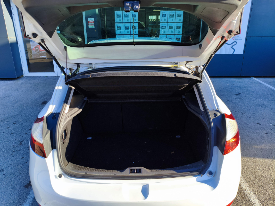 Renault Megane — 28