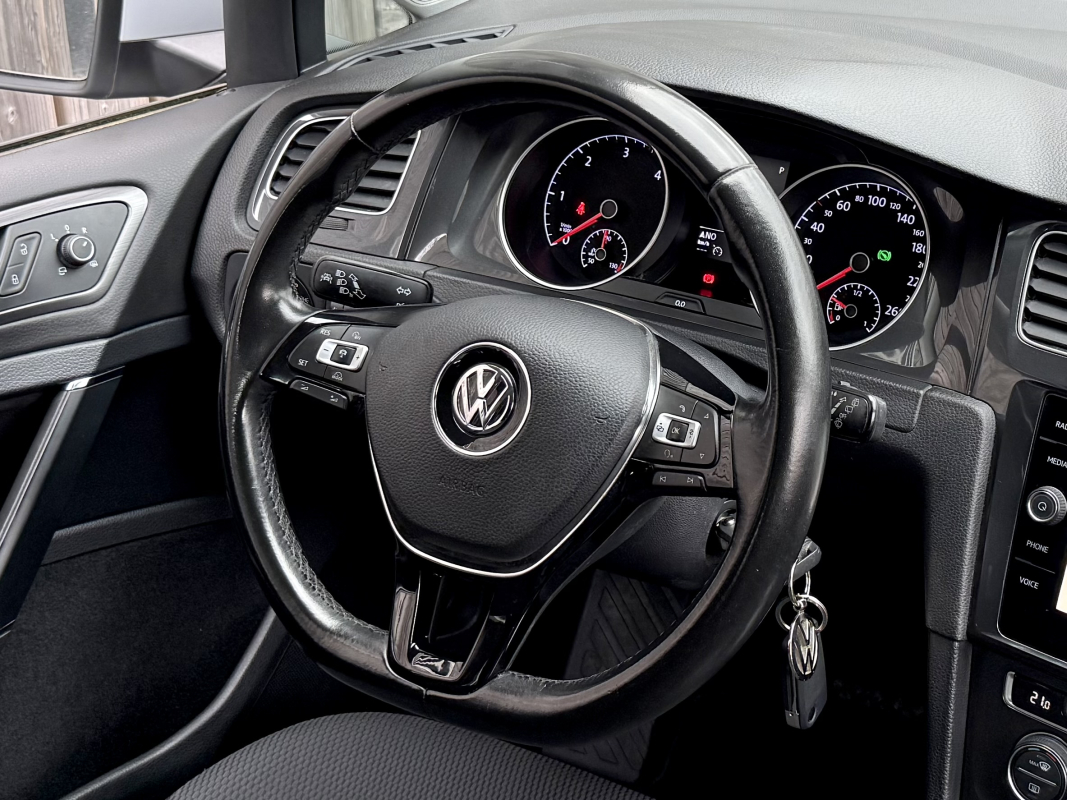 Volkswagen Golf — 6