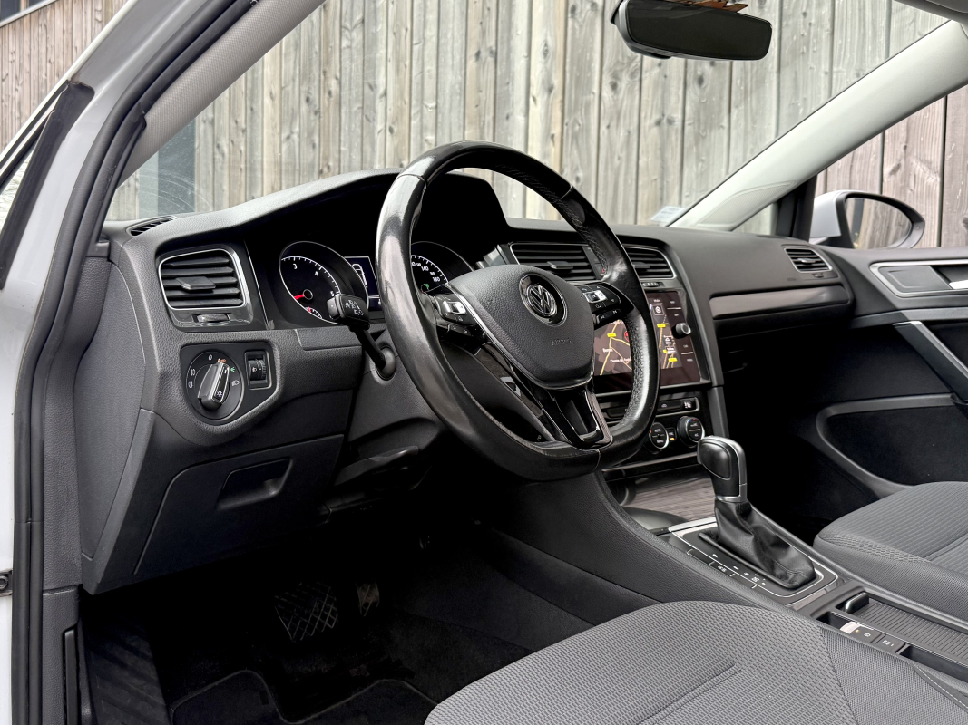 Volkswagen Golf — 4