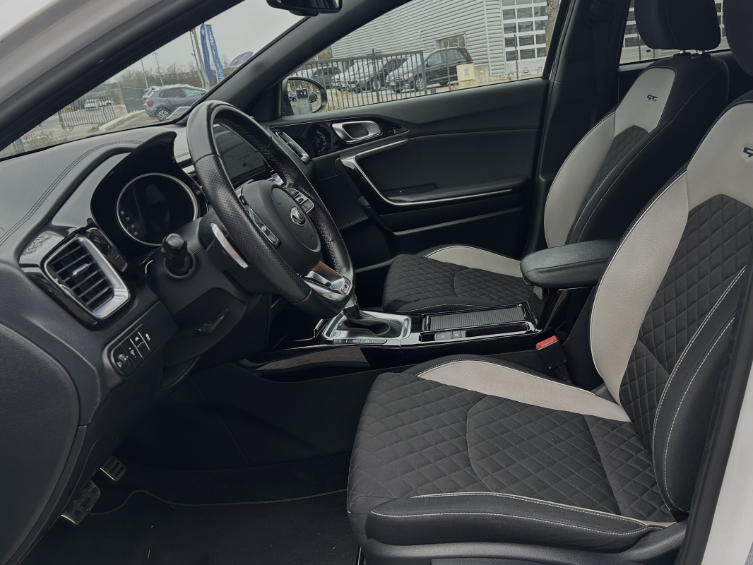Kia Ceed — 16