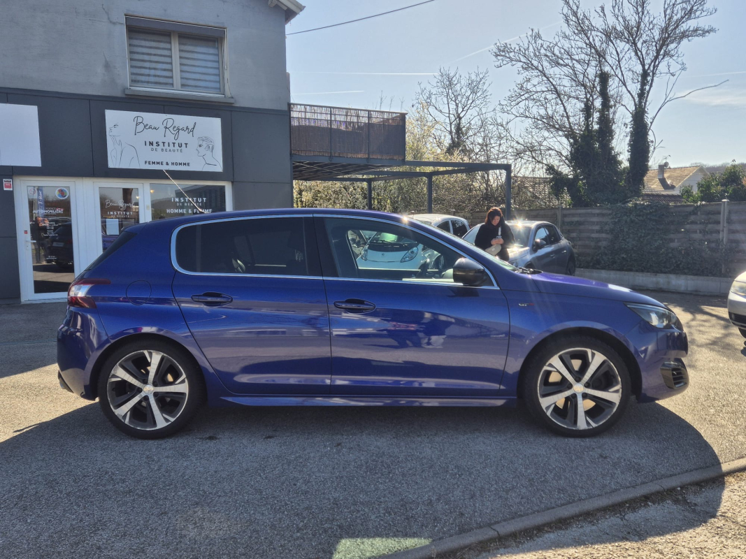Peugeot 308 — 8