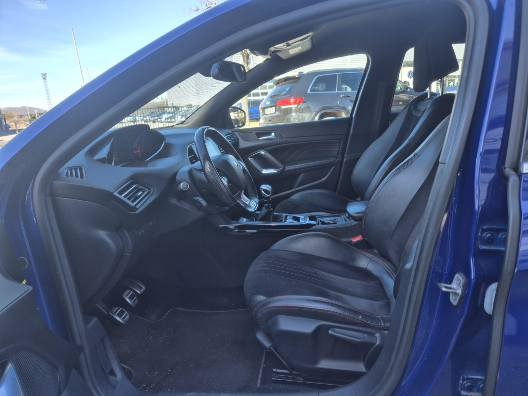 Peugeot 308 — 10