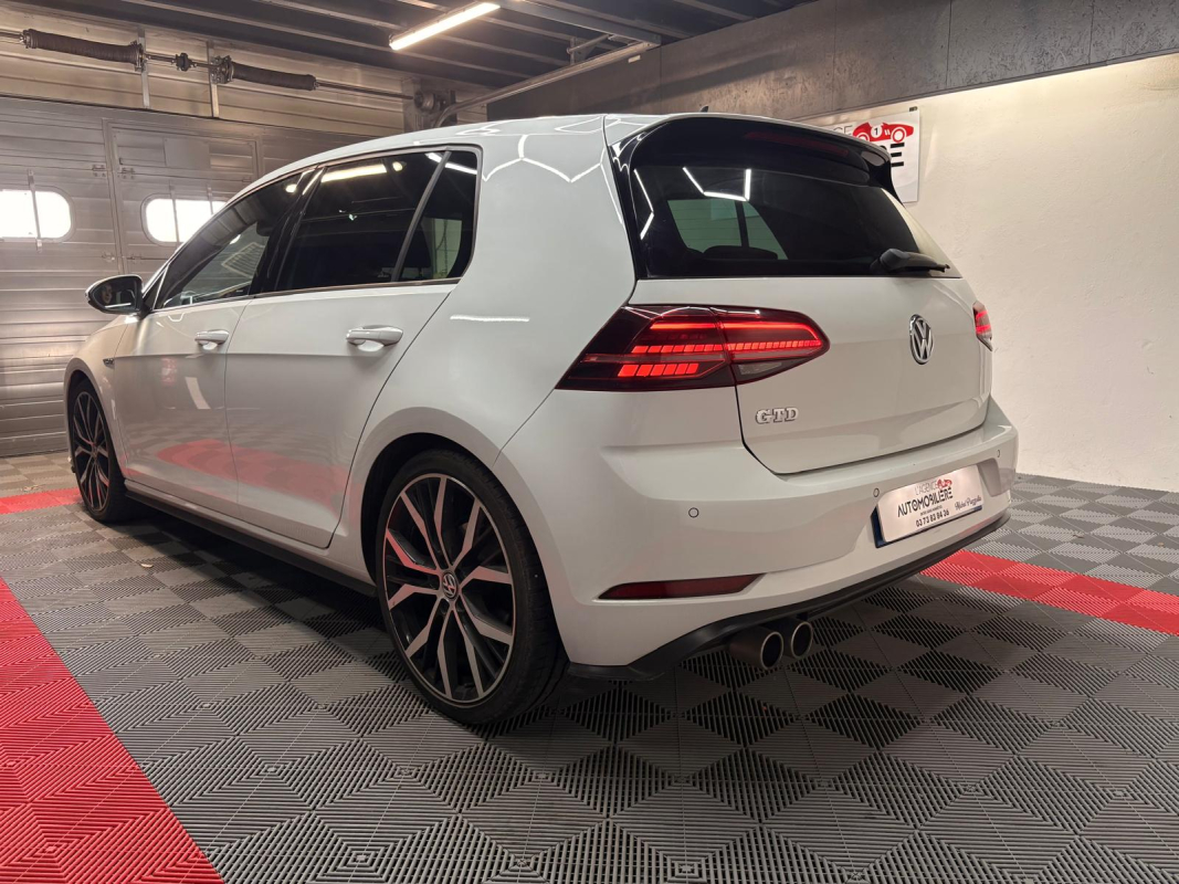 Volkswagen Golf — 8