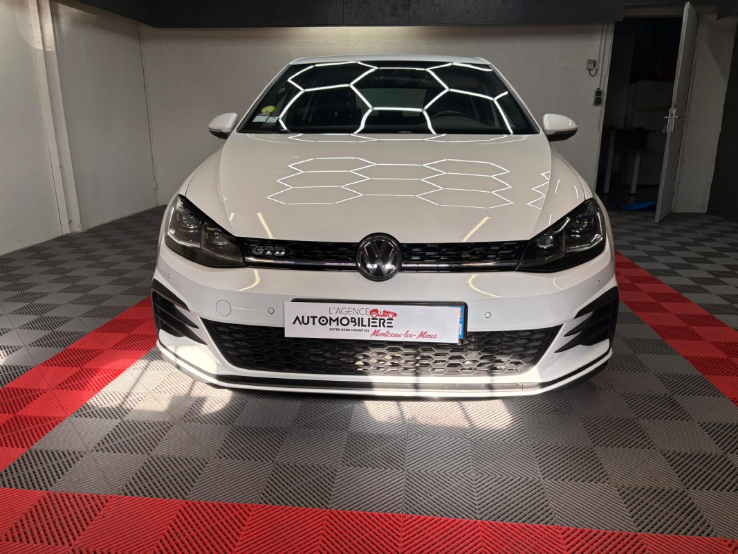 Volkswagen Golf — 3