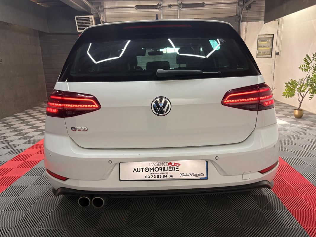 Volkswagen Golf — 7