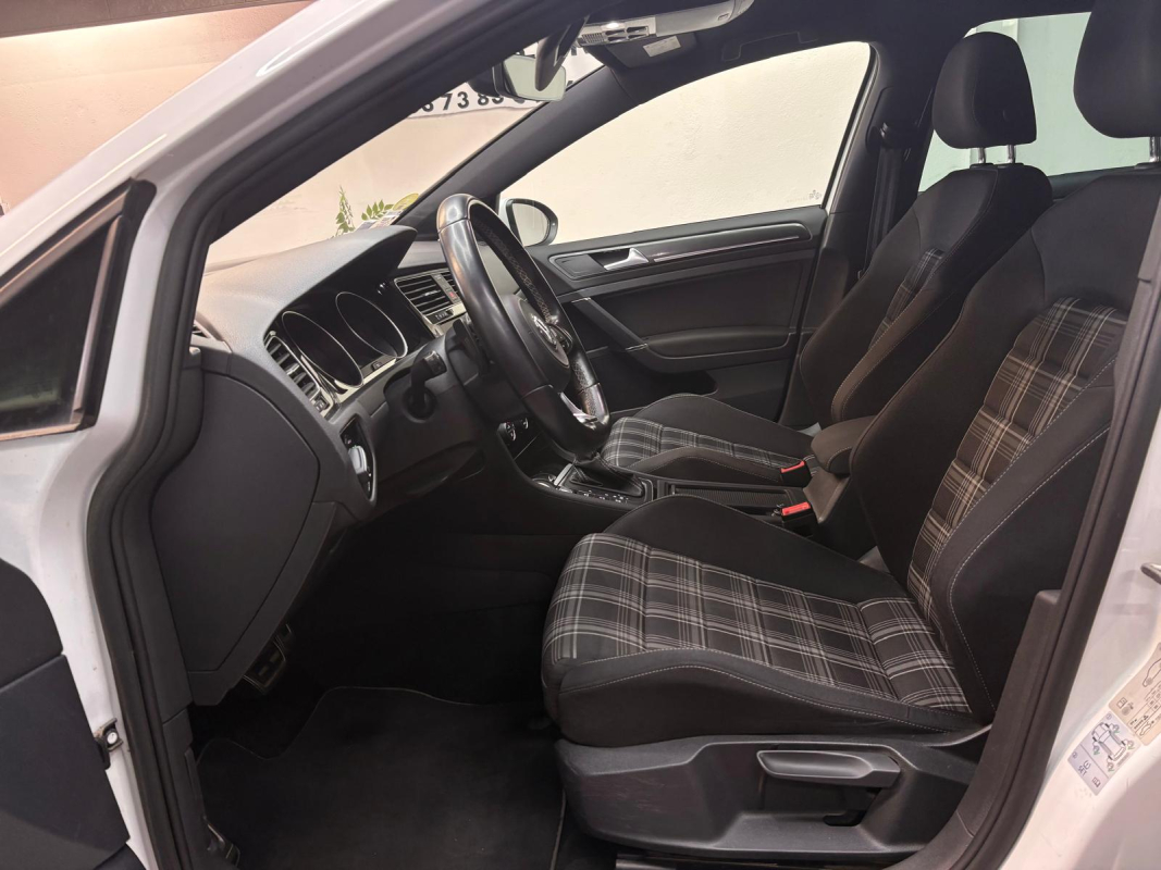 Volkswagen Golf — 11