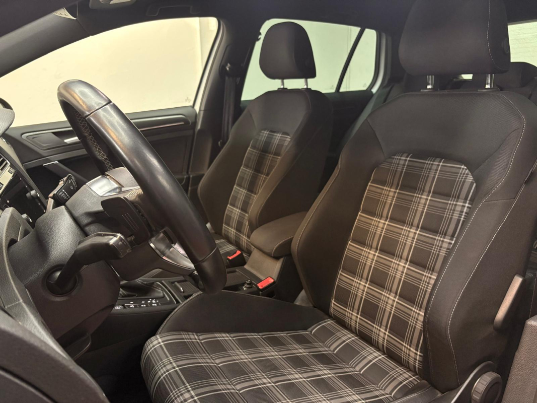 Volkswagen Golf — 12