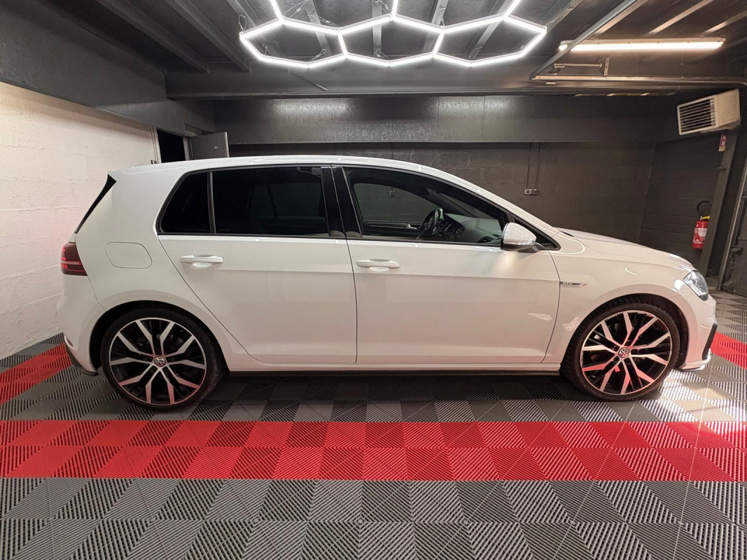 Volkswagen Golf — 5