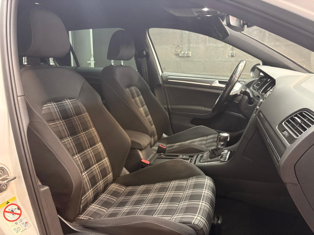 Volkswagen Golf — 16
