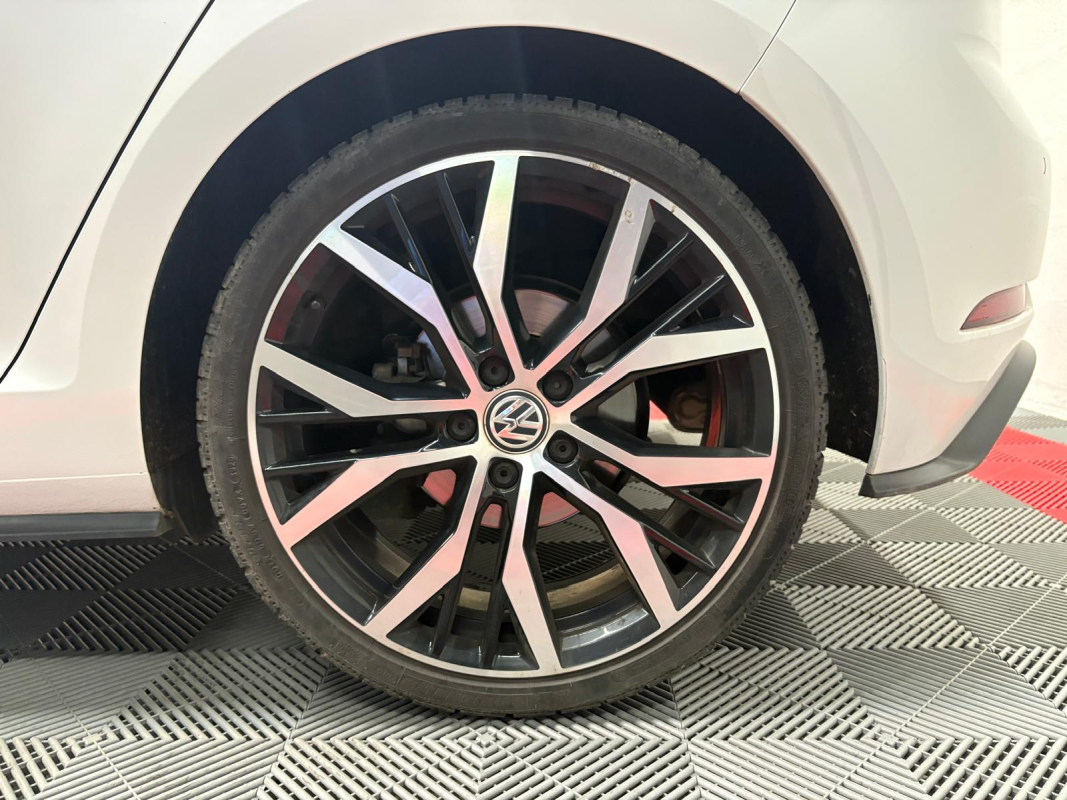 Volkswagen Golf — 18