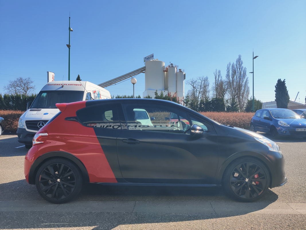 Peugeot 208 — 4