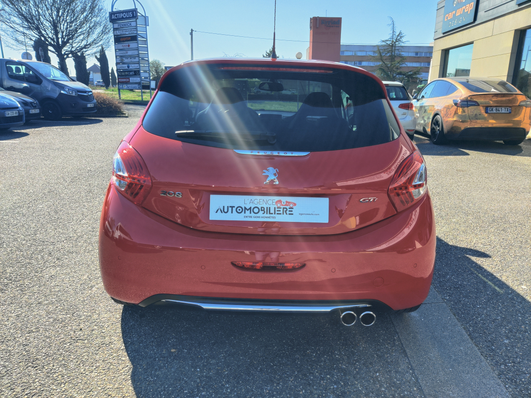 Peugeot 208 — 6