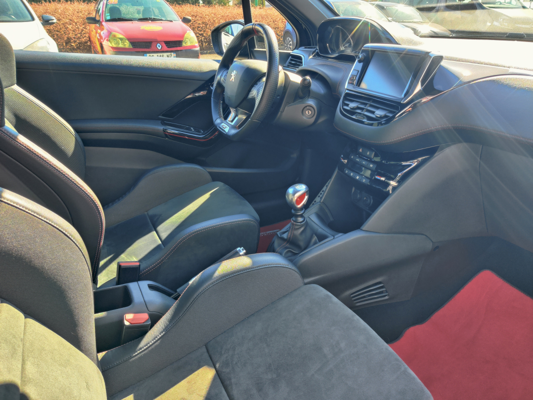 Peugeot 208 — 11