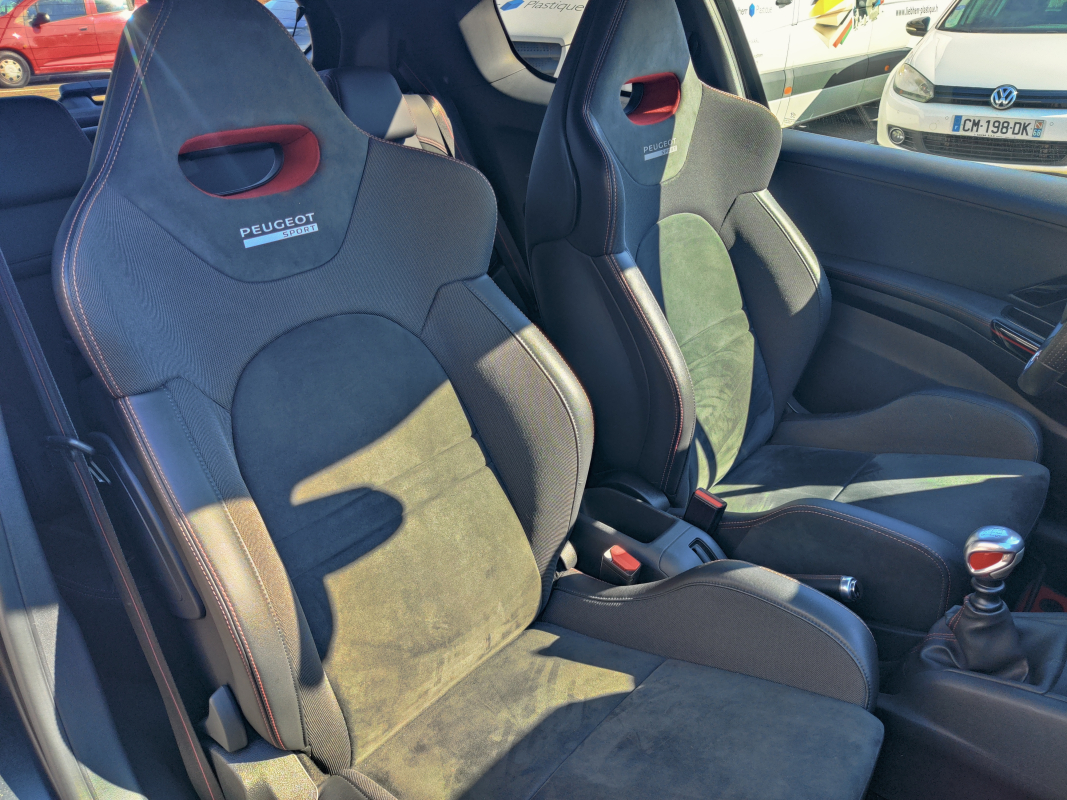 Peugeot 208 — 13