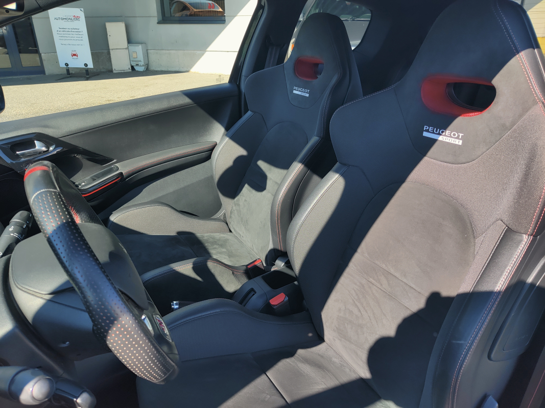 Peugeot 208 — 16