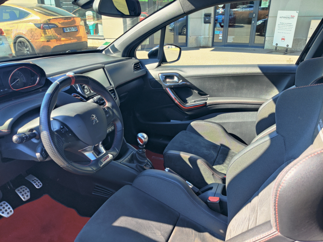 Peugeot 208 — 14