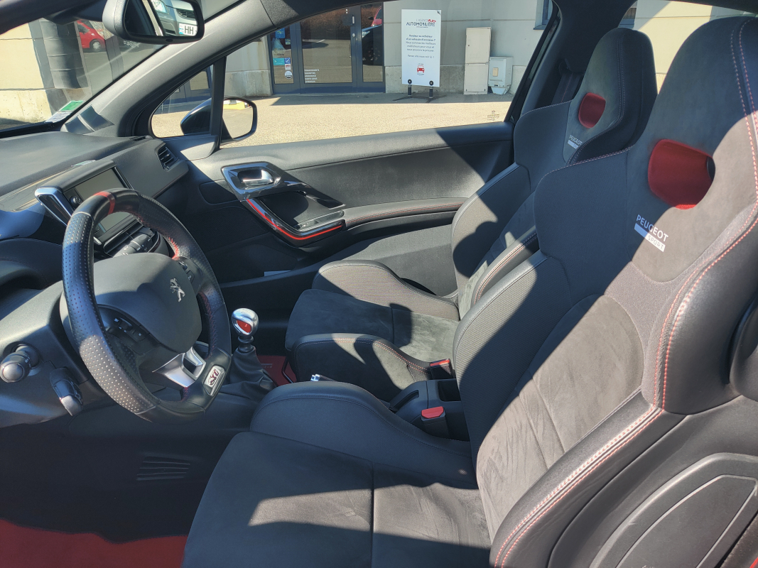 Peugeot 208 — 15