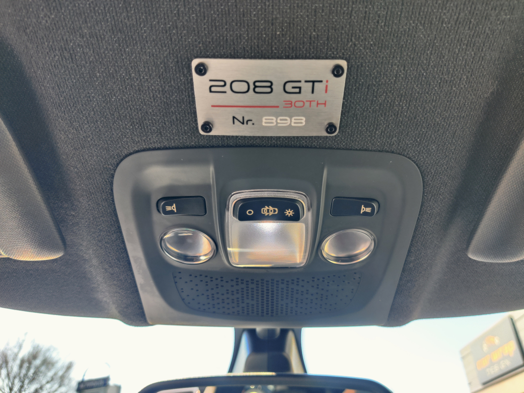 Peugeot 208 — 9