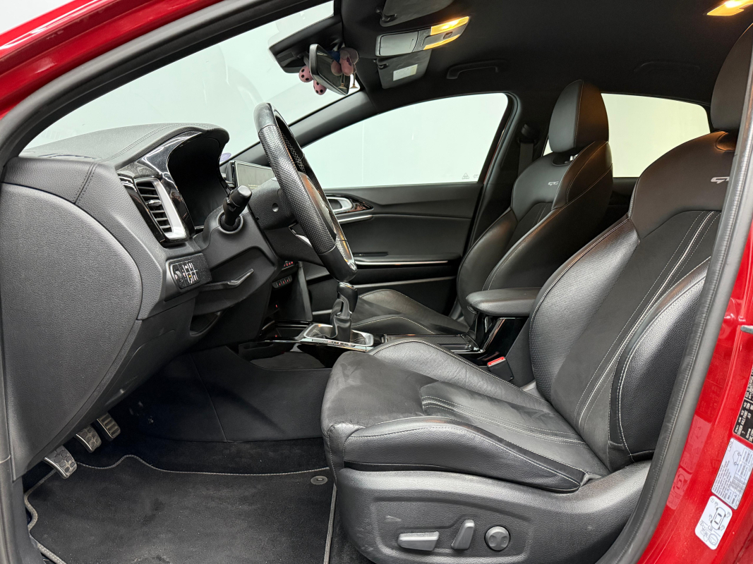 Kia Ceed — 12