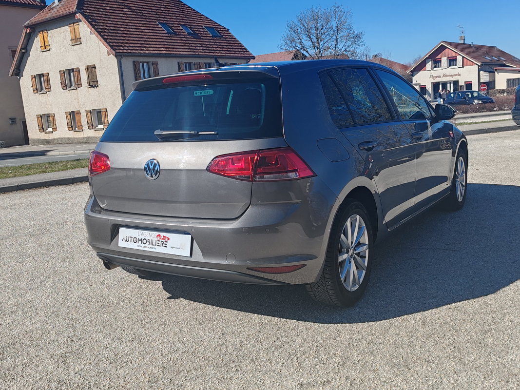 Volkswagen Golf — 5