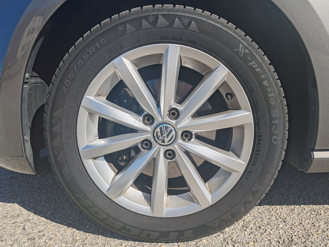 Volkswagen Golf — 33